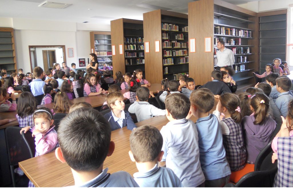 Merhum Mehmet Aras’ın Kitapları Üçevler Nilüfer Kütüphanesi’nde Hayat Buluyor